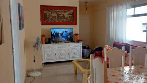 Sala de estar e sala de jantar conjugadas.