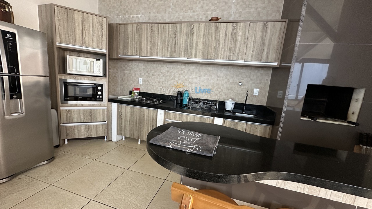 Apartamento para aluguel de temporada em Itapema (Meia Praia)