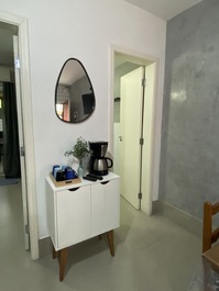 Cantinho do café , cafeteira , canecas. 