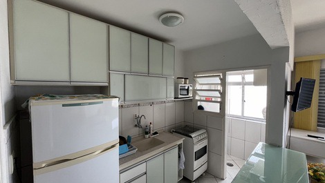 Kitnet vista al mar, ascensor y garaje.