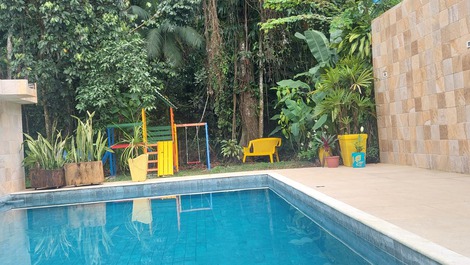 Hermosa casa a 600 metros de la playa en Riviera de São Lourenço