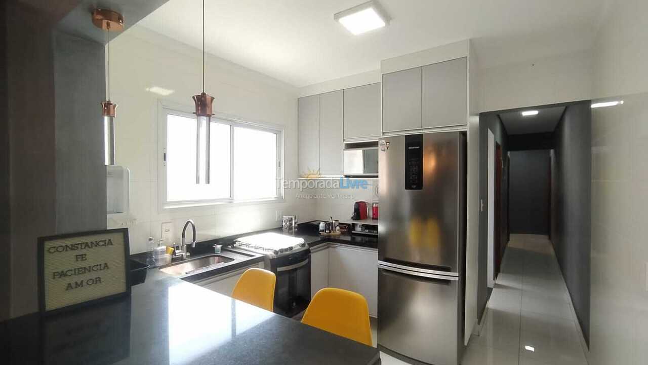 Apartamento para aluguel de temporada em Praia Grande (Guilhermina)