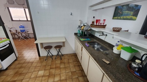 Pitangueiras 3 bedrooms A/C 100 m from the beach, 2 parking spaces, 9 people