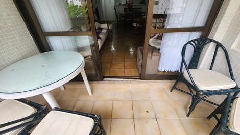Pitangueiras 3 bedrooms A/C 100 m from the beach, 2 parking spaces, 9 people