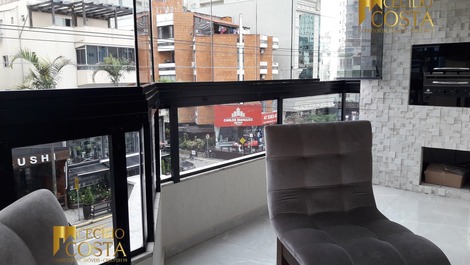 Bellíssimo apartamento com 03 Dormitórios em Meia Praia -Itapema