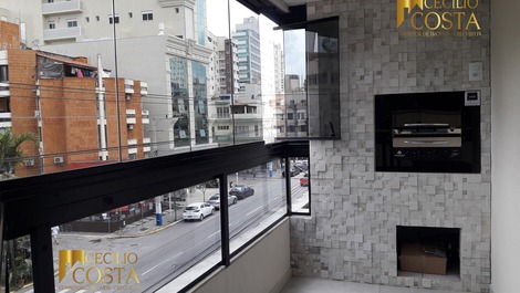 Bellíssimo apartamento com 03 Dormitórios em Meia Praia -Itapema
