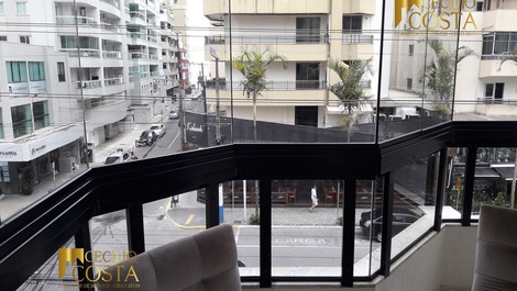 Bellíssimo apartamento com 03 Dormitórios em Meia Praia -Itapema