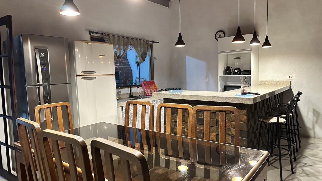 Casa para aluguel de temporada em Ubatuba (Maranduba)