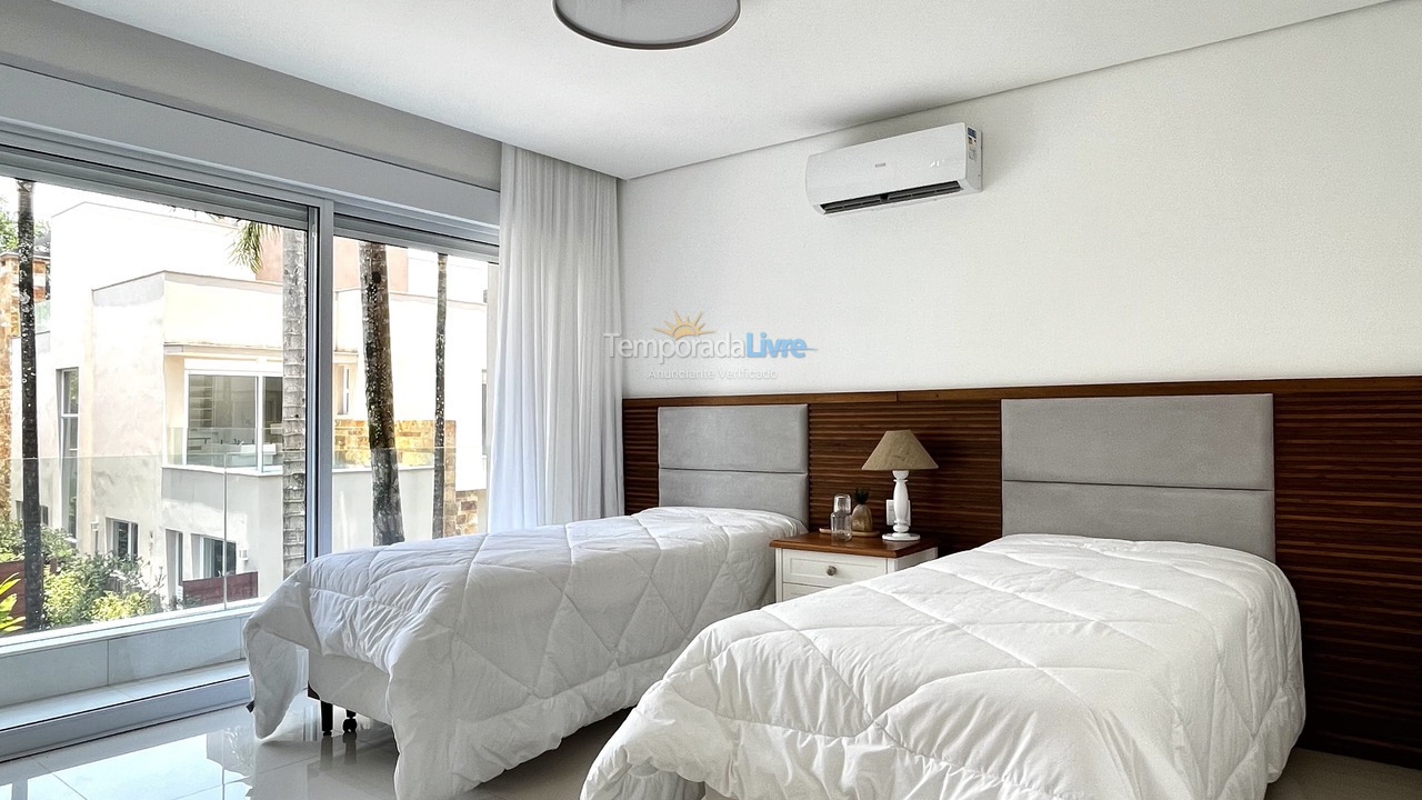 House for vacation rental in São Sebastião (Praia da Baleia)