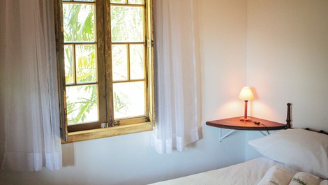 Quarto 01 com arcondicionado. 