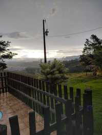 Vista da cidade e das serras (canastra e babilônia)