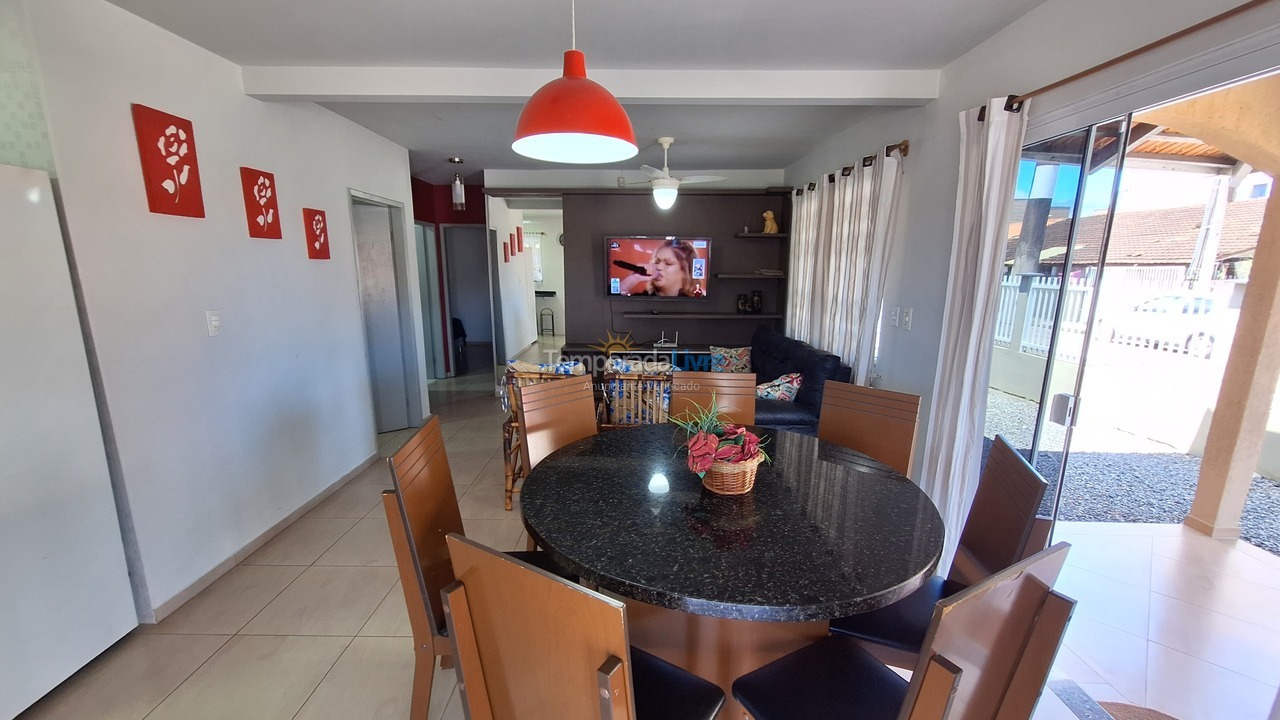 Casa para aluguel de temporada em São Francisco do Sul (Enseada)