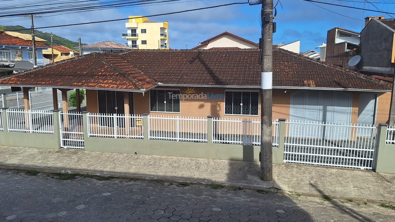 Casa para aluguel de temporada em São Francisco do Sul (Enseada)