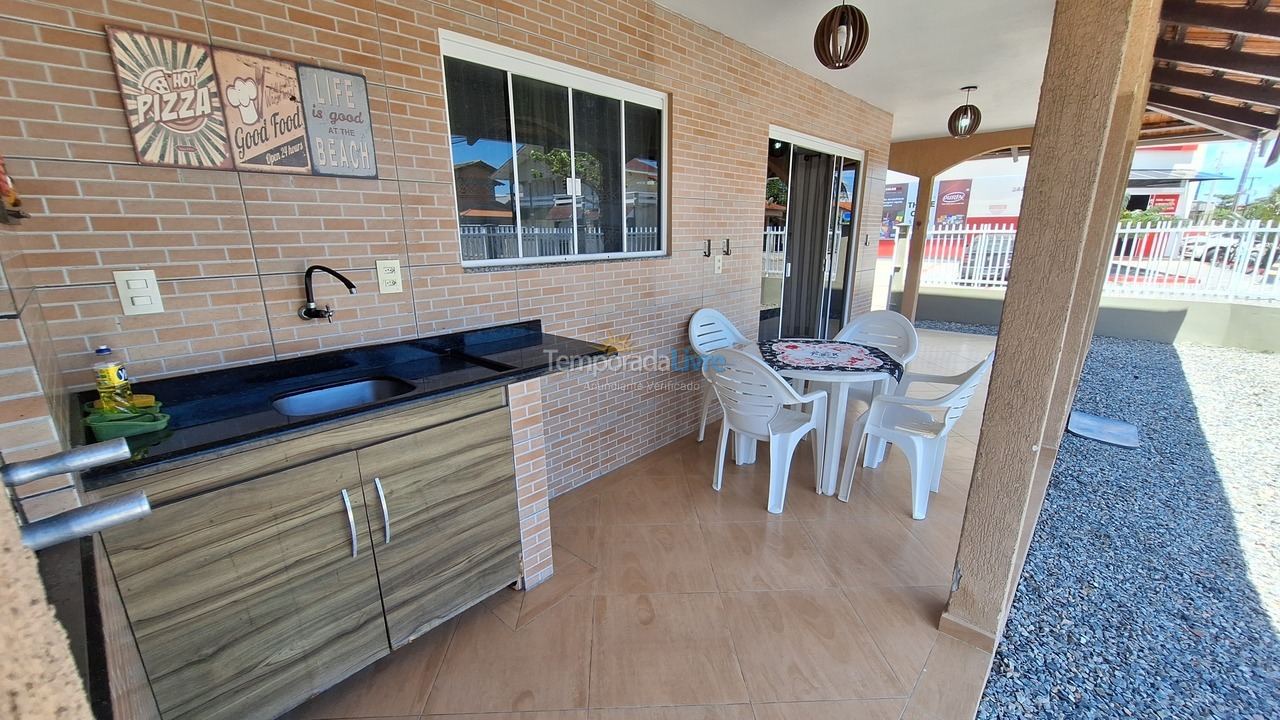 Casa para aluguel de temporada em São Francisco do Sul (Enseada)