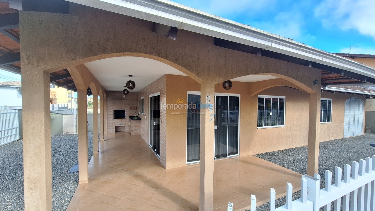 Casa para aluguel de temporada em São Francisco do Sul (Enseada)