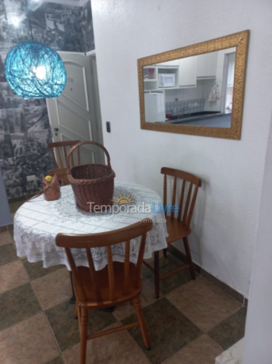 Apartamento para aluguel de temporada em Ubatuba (Praia das Toninhas)