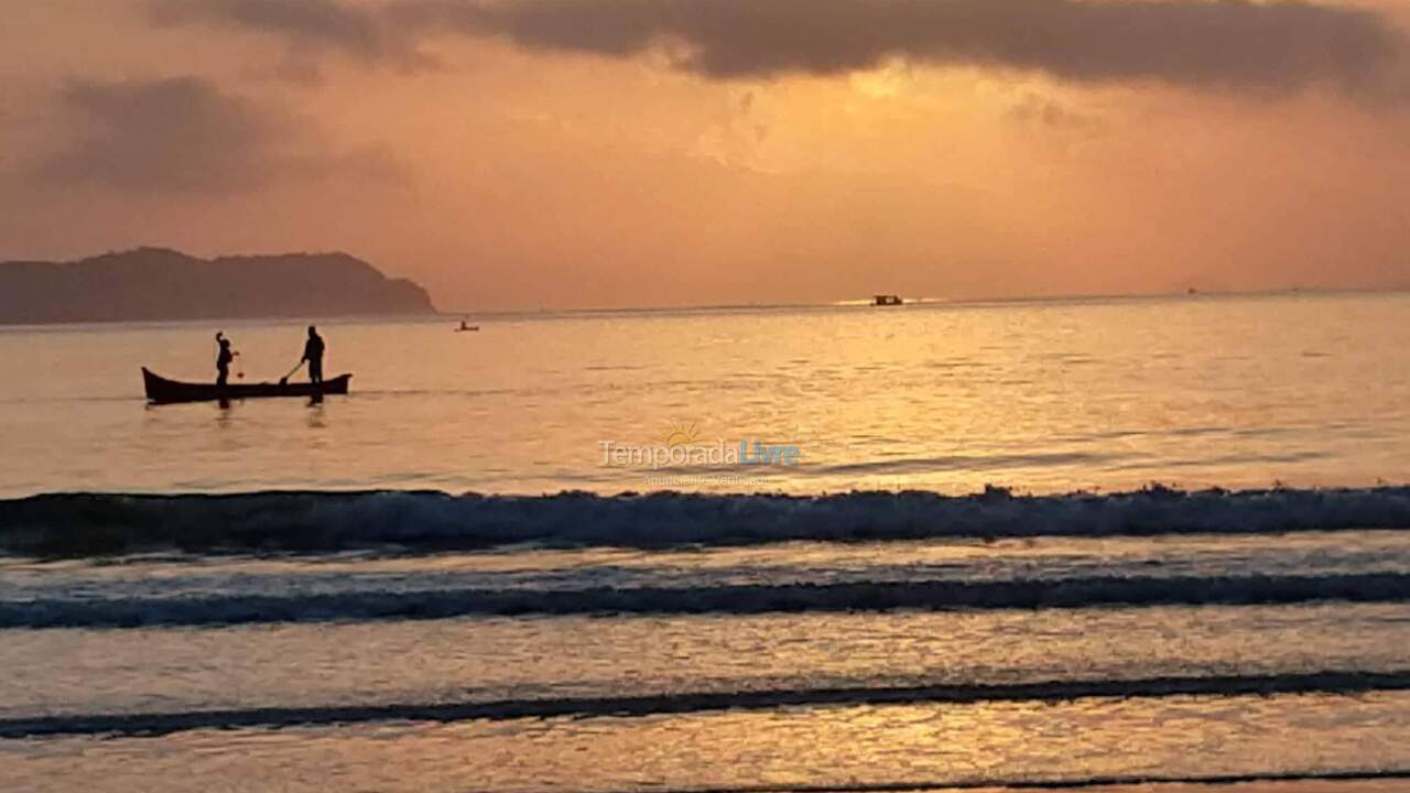 Casa para aluguel de temporada em Ubatuba (Praia das Toninhas)