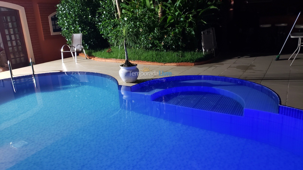 Casa para aluguel de temporada em Guarujá (Praia do Pernambuco)