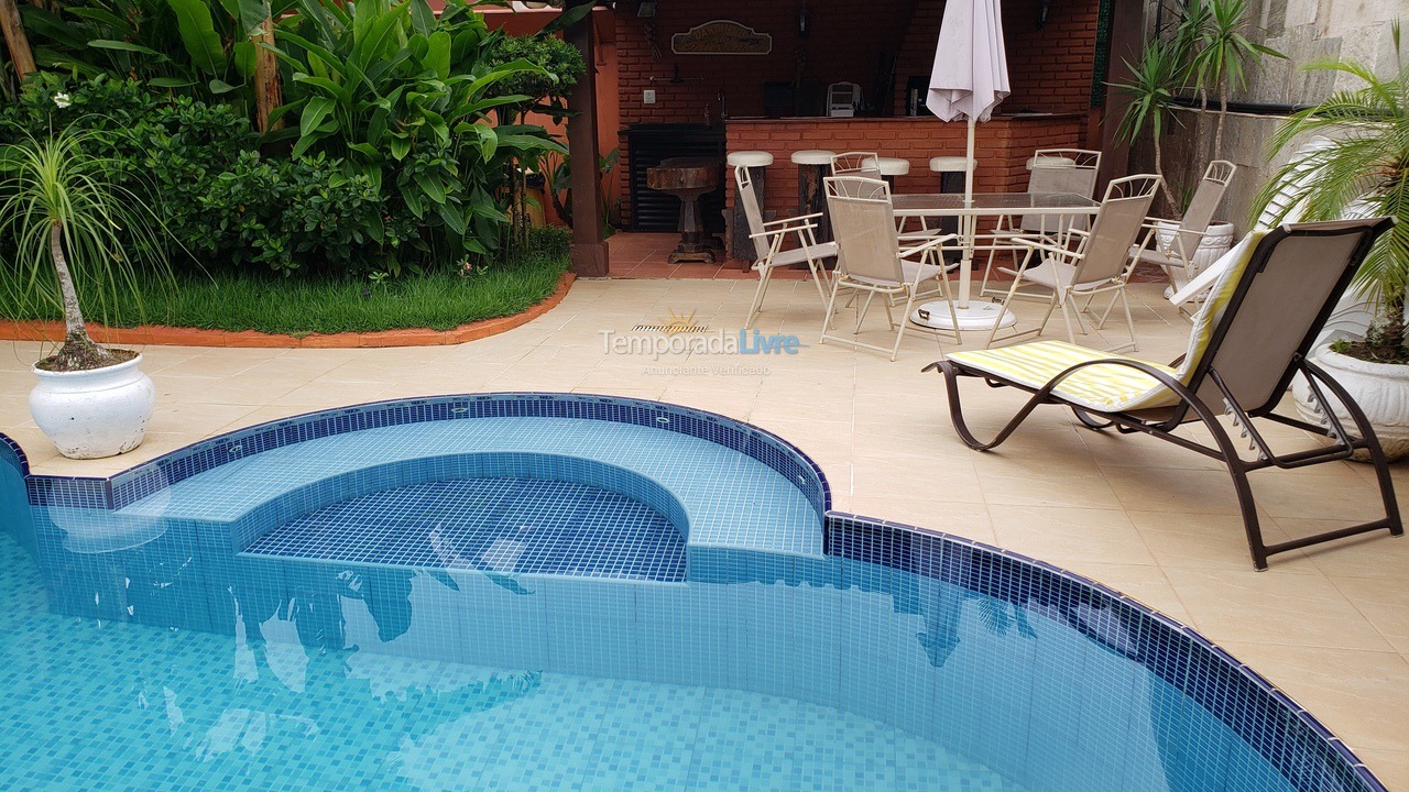 Casa para aluguel de temporada em Guarujá (Praia do Pernambuco)