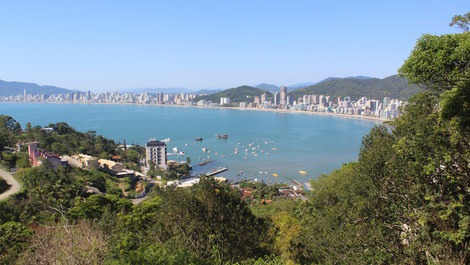 APARTAMENTO 3 QUARTOS MEIA PRAIA - QUADRA DO MAR