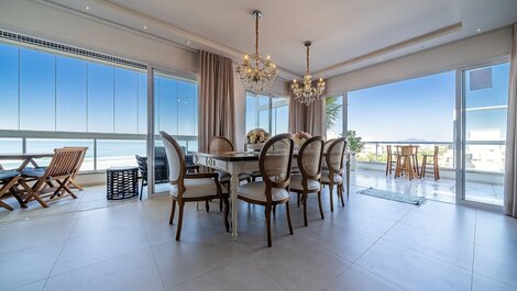 163 - Linda Cob High Standard, Cond with pool, 50m from the beach