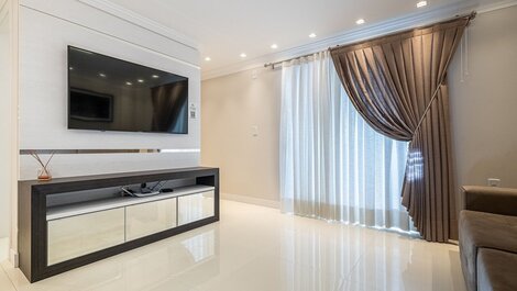 056 - Apto moderno a 100m da Praia de Bombas