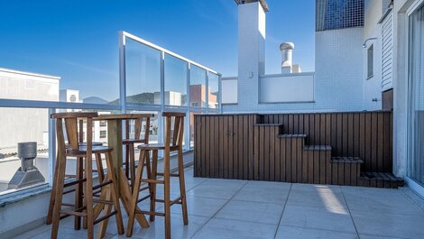 163 - Linda Cob High Standard, Cond with pool, 50m from the beach