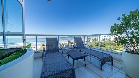 163 - Linda Cob High Standard, Cond with pool, 50m from the beach