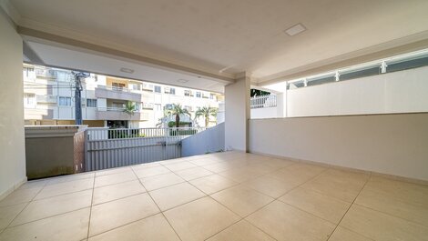 056 - Apto moderno a 100m da Praia de Bombas