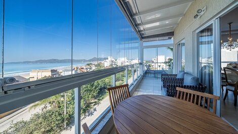 163 - Linda Cob High Standard, Cond with pool, 50m from the beach