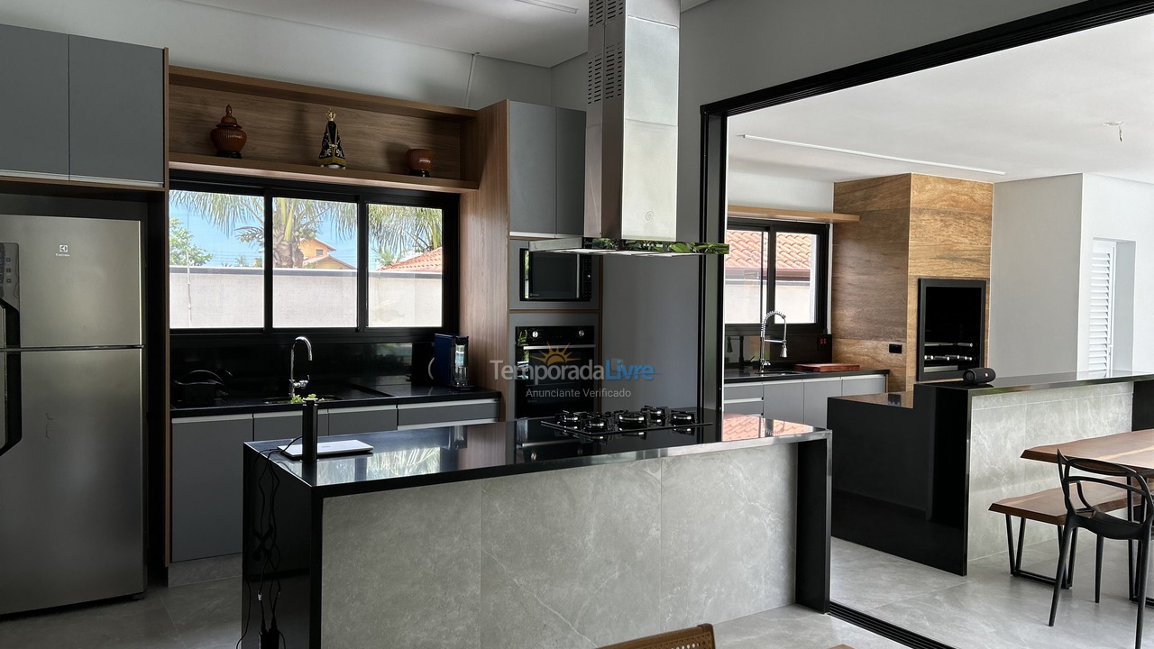 Casa para alquiler de vacaciones em Bertioga (Condominio Morada da Praia)