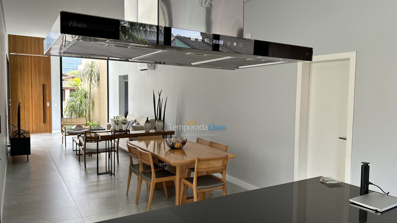 Casa para alquiler de vacaciones em Bertioga (Condominio Morada da Praia)