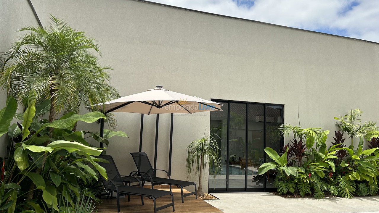 Casa para alquiler de vacaciones em Bertioga (Condominio Morada da Praia)