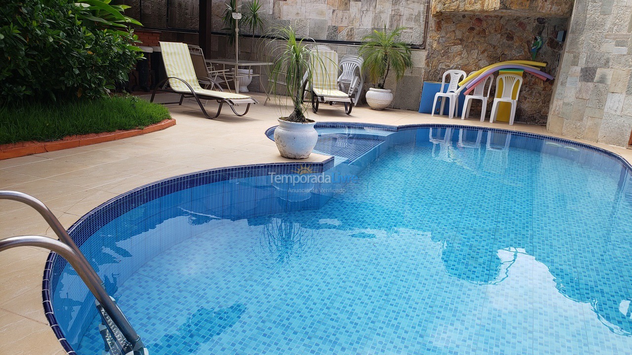 Casa para aluguel de temporada em Guarujá (Praia do Pernambuco)