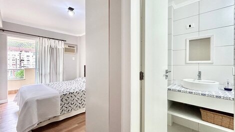 207 - Apartamento em Bombas a 150 metros da Praia