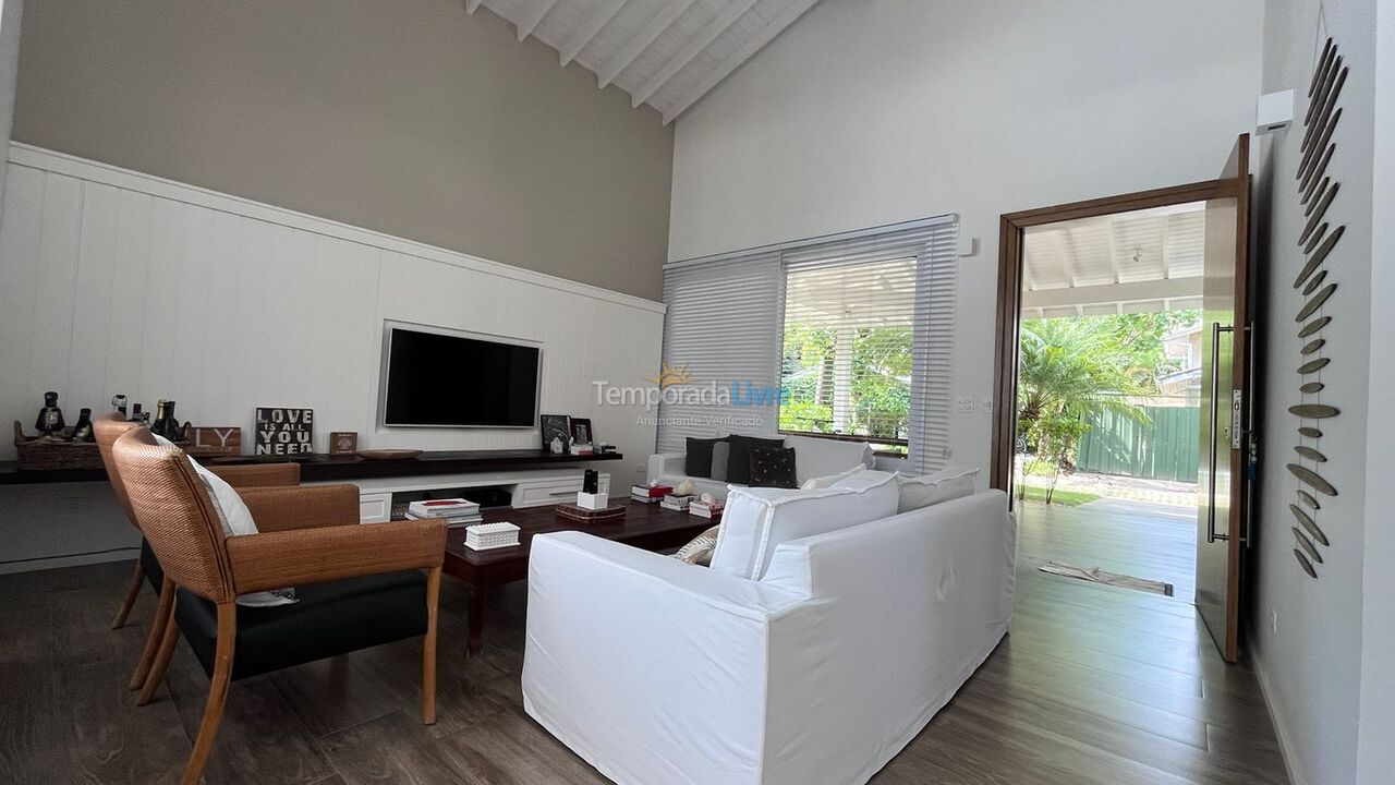 Casa para alquiler de vacaciones em São Sebastião (Praia da Baleia)