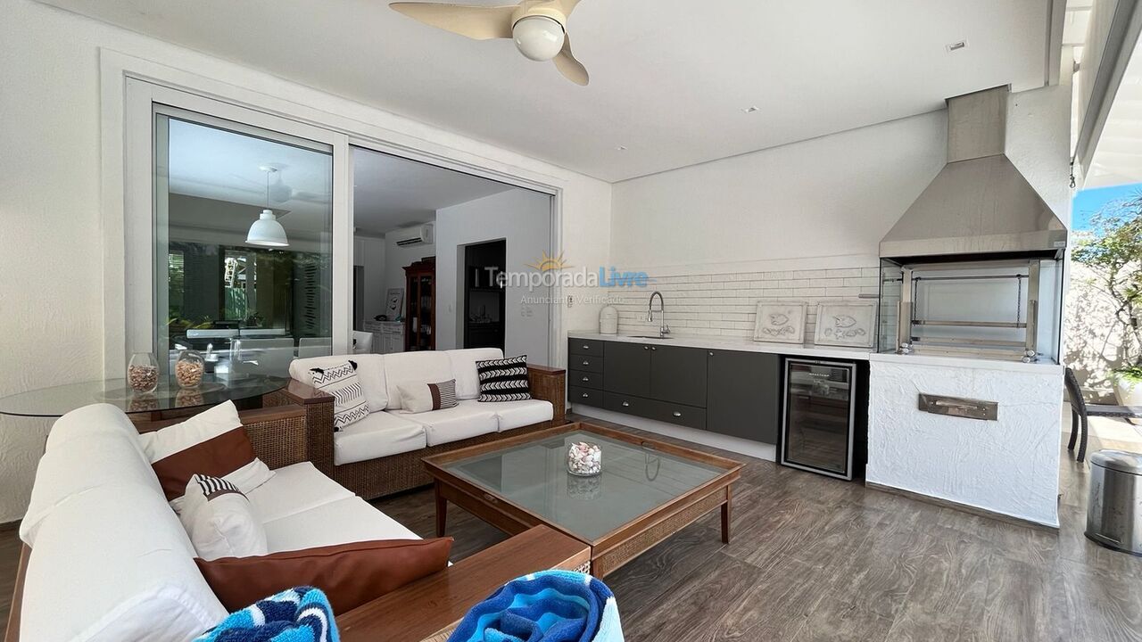 Casa para alquiler de vacaciones em São Sebastião (Praia da Baleia)