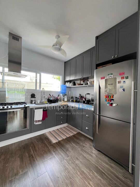 Casa para alquiler de vacaciones em São Sebastião (Praia da Baleia)