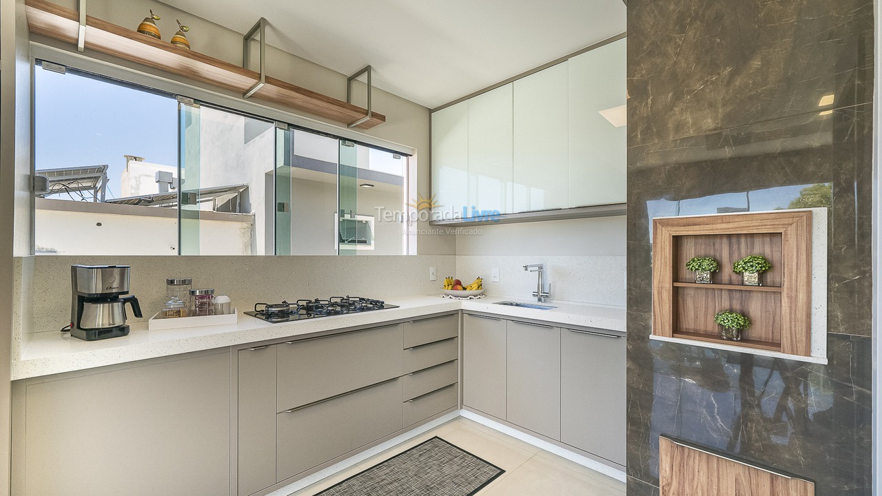 Apartamento para aluguel de temporada em Bombinhas (Canto Grande)