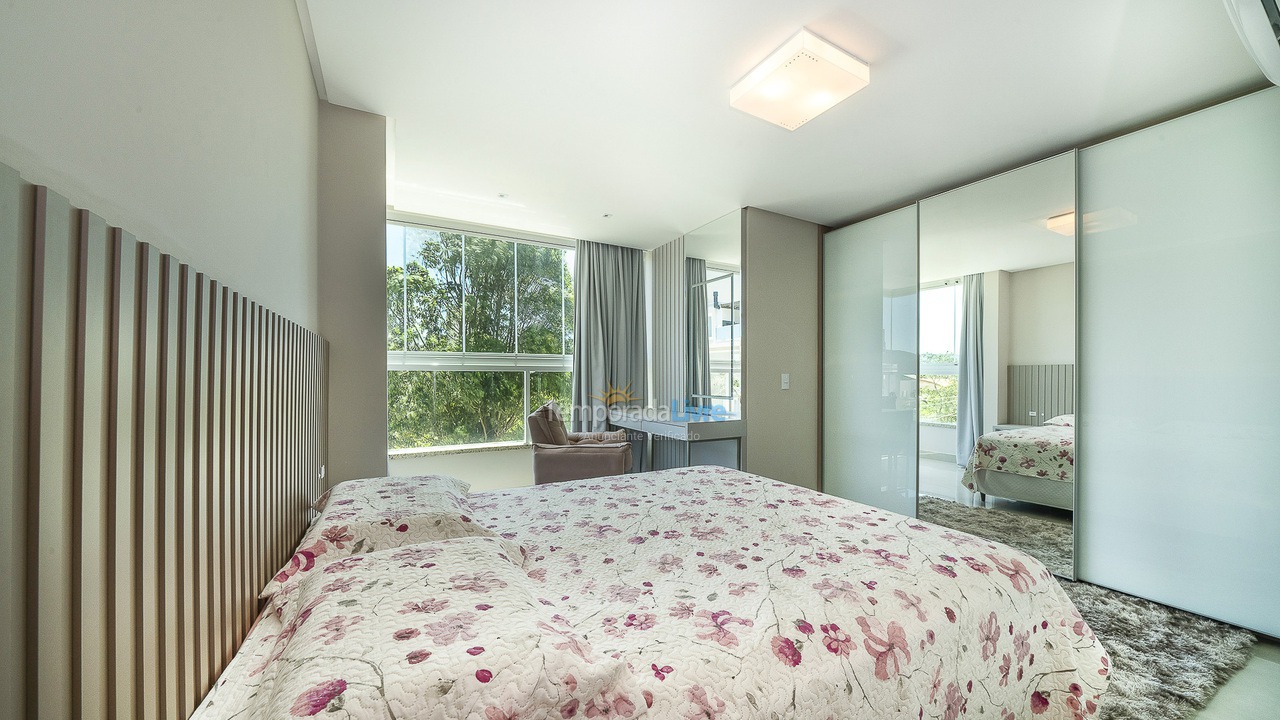 Apartamento para aluguel de temporada em Bombinhas (Canto Grande)