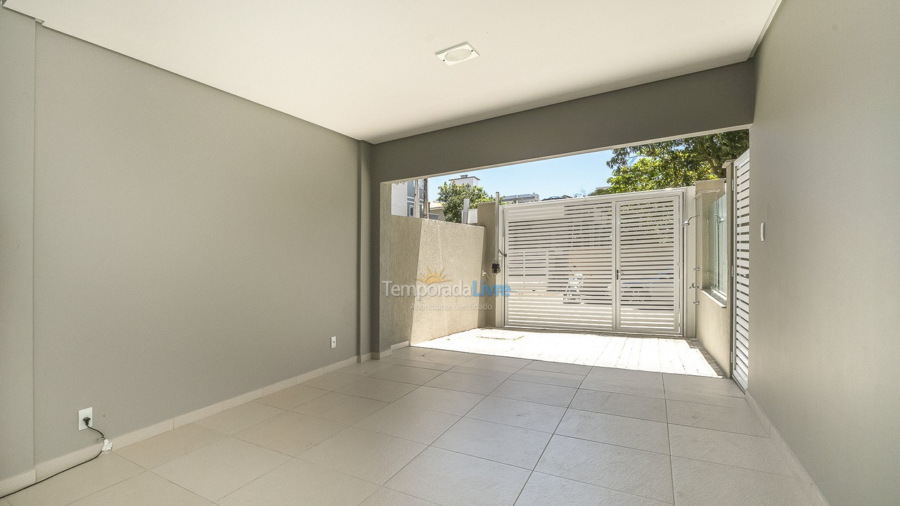 Apartamento para aluguel de temporada em Bombinhas (Canto Grande)