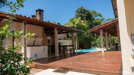 Luxurious house in Itamambuca beach condominium 300 meters from the beach