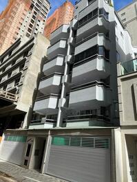 Apartment on Itapema beach in the Meia Praia neighborhood.