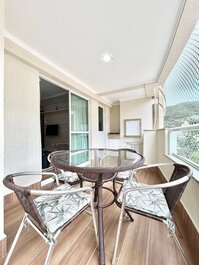 207 - Apartamento em Bombas a 150 metros da Praia