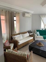 Apartamento com ar condicionado temporada Praia Enseada - Guarujá