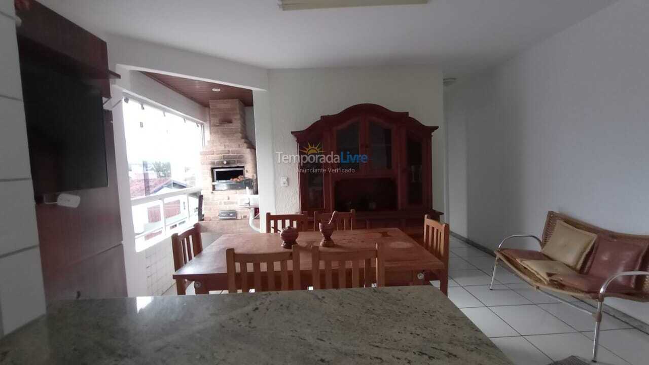 Apartamento para aluguel de temporada em Guarapari (Praia de Peracanga)