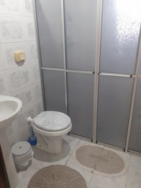 LINDO APARTAMENTO PARA TEMPORADA 30 METROS DO MAR GUILHERMINA PG SP