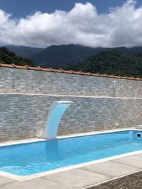 Casa com piscina**Aconchegante e confortável-5min de carro até a praia