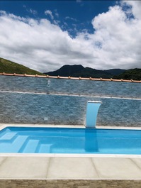 Casa com piscina**Aconchegante e confortável-5min de carro até a praia