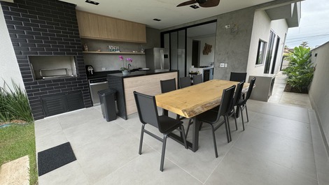 Casa con piscina climatizada! Condominio Morada da Praia - Boraceia.